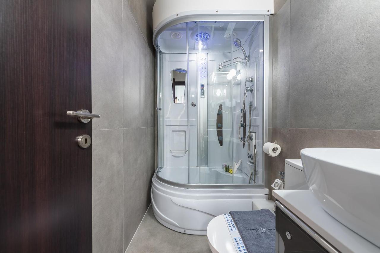 Iguana Gold Luxury Suites 1Min From Ermou Str Athens Exterior photo